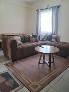 Cozy 2 BR with 3 Beds, AC & Hot Shower at Buxton Point Apartments Off RG Road Gate A - Mombaça - 0