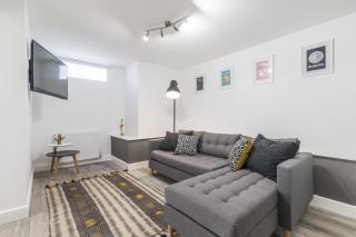 Charming Two Bed - Two Bath Apt (25KM) - 0