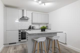 Charming Two Bed - Two Bath Apt (25KM) - 6
