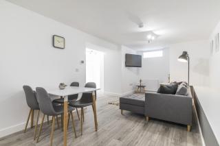 Charming Two Bed - Two Bath Apt (25KM) - 8