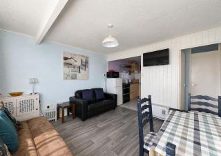 Lovely 4 Berth Chalet For Hire At California Sands In Norfolk Ref 52350Cs - Scratby - 8