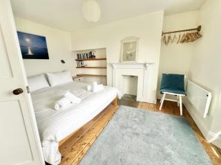 3 bedroom stunning house with garden and amazing sea views - 5