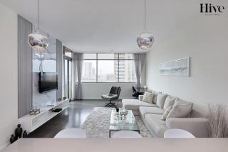 Elegant Luxury 1-Bed at Golf Views - Near Metro & Marina - 4