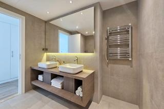 Stylish 3BR Apartment with Stunning Golf Course Views - 3