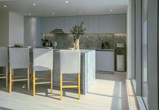 Spacious 2 Bedroom Apartment in Pacific with Panoramic Sea Views - 1