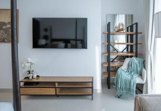Premium Cozy Studio Apartment - Blue Bay Walk - 1