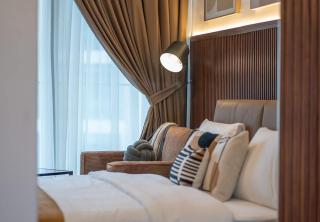 Stunning Oceanfront Studio Stay - Blue Bay Walk Pool & Gym - 2