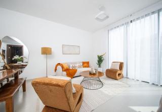 Gorgeous 1 Bed Apartment in Blue Bay Walk - 3