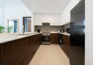 Modern Waterfront 1-Bedroom Apartment - Blue Bay Walk - 3