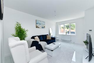 Modern 2-Bed New Build Home with EV Charger, Garden & 900 Mbps Wi-Fi | Eastwood, Nottingham - 9