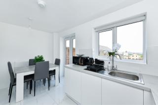 Modern 2-Bed New Build Home with EV Charger, Garden & 900 Mbps Wi-Fi | Eastwood, Nottingham - 3