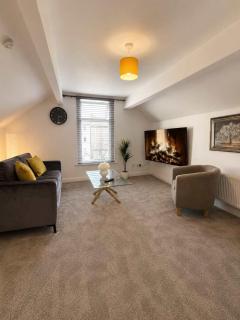 New Top Floor Large 1- Bed Flat - 0