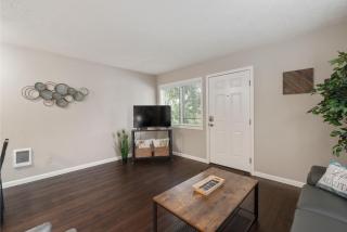 Extended Stay Apt #2 1BD-Full Kitchen-McMinnville - 1