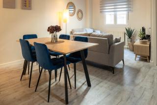 Loira Moliner 90, 3 Habitaciones, Confort y Estilo - 0