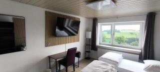 Zwei komfortable Zweibettzimmer mit Gemeinschaftsbad & Gemeinschaftsküche - 9