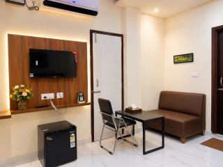 Hotel Pushparaj Puri - Beach front Hotel near Light House - Sea Facing AC Rooms - with Restaurant, Parking Facilities - 4