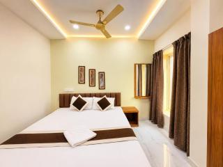 Hotel Pushparaj Puri - Beach front Hotel near Light House - Sea Facing AC Rooms - with Restaurant, Parking Facilities - 7