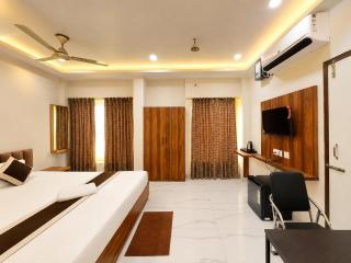 Hotel Pushparaj Puri - Beach front Hotel near Light House - Sea Facing AC Rooms - with Restaurant, Parking Facilities - 6