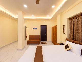Hotel Pushparaj Puri - Beach front Hotel near Light House - Sea Facing AC Rooms - with Restaurant, Parking Facilities - 1