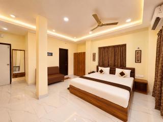 Hotel Pushparaj Puri - Beach front Hotel near Light House - Sea Facing AC Rooms - with Restaurant, Parking Facilities - 2