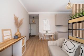 Sunny Retreat - Premium Studio - Perfect for 2 - 6