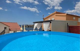 Amazing Apartment In Okrug Gornji With Wifi - 0