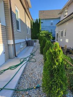 Cheerful 3 bedroom and a sleeper couch in basement - 3