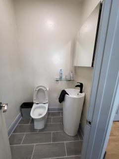 Cheerful 3 bedroom and a sleeper couch in basement - 2