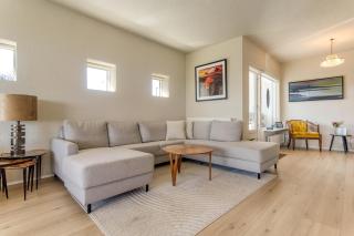 Spacious 4BR Family Home near Reykjavík and Grótta - 3