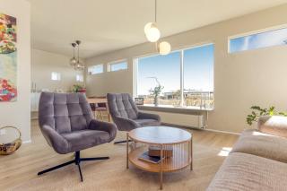 Spacious 4BR Family Home near Reykjavík and Grótta - 4