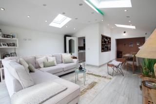 Modern 3BDR Home w Garden EV Charging - 1