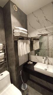 UNIQUE Airport Hotel - 8