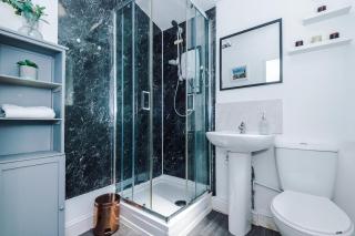 Stylish 2 Bedroom Home Sleeps 4 - 7