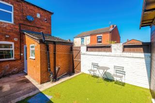 Stylish 2 Bedroom Home Sleeps 4 - 4