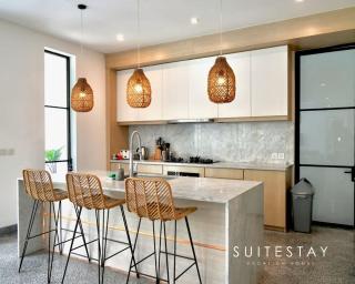 Stylish 4Bed Luxury Villa with Private Pool Access - 6
