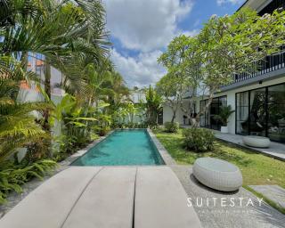 Stylish 4Bed Luxury Villa with Private Pool Access - 1