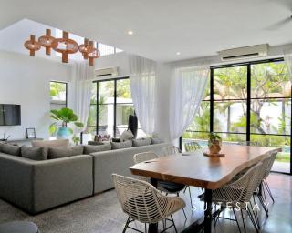 Stylish 4Bed Luxury Villa with Private Pool Access - 2