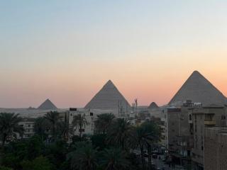 Night Pyramids View Inn - 0