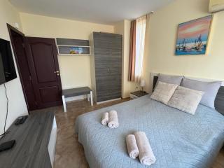 White Sands Beachfront Getaway in Aurelia - Sea View & Direct Beach Access - 1
