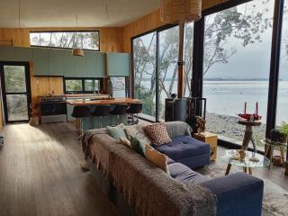 Lodge in Patagonia with sea and volcanos views - 0