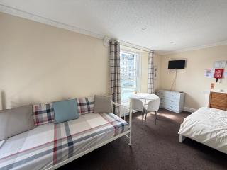 Belgravia Holiday Apartments - 6