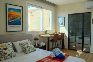 Lover's Nest Studio with Jacuzzi Brand New - 7