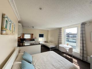 Belgravia Holiday Apartments - 8