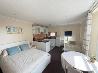 Belgravia Holiday Apartments - 9
