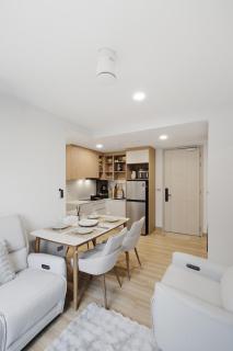 Laguna Skypark 2BR Golf View Rooftop Pool - 3