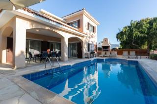 Located in a stunning area with scenic views !! - 4