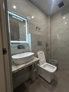 Grand Tree Hotel Shree Guru - 9
