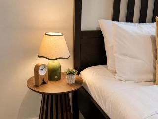 Spacious South Melbourne Apartment with 1 Bedroom 2 Queen Beds City and Bay Views Near CBD and Beach - 5