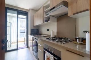 Tour 33 CFC Luxurious 2-Bedroom Apartment, Gym & Secure Parking - 7
