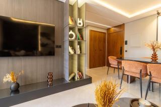 Tour 33 CFC Luxurious 2-Bedroom Apartment, Gym & Secure Parking - 5